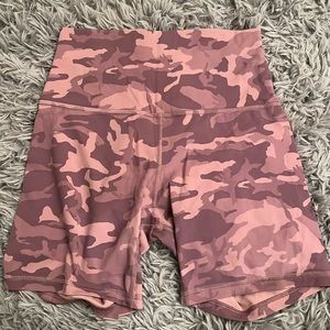 Pink purple mauve camo lululemon align shorts 6” size 6